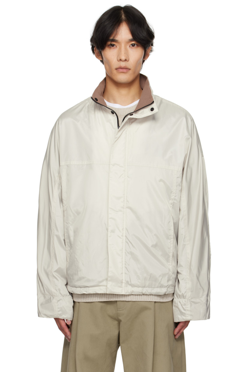 Ripstop jacket. 

· Stand collar 
· Concealed zip closure and press-stud placket
· Welt pockets at waist
· Dropped shoulders
· Welt pocket at interior 
· Full fleece lining 

Supplier color: Beige
