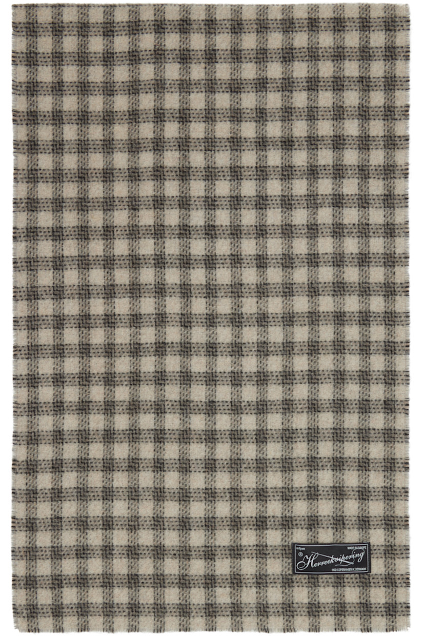 Rectangular double-faced knit wool-blend scarf.

· Jacquard check pattern throughout 
· Logo patch at end
· L81" x W15"

Supplier color: Grey double faced check