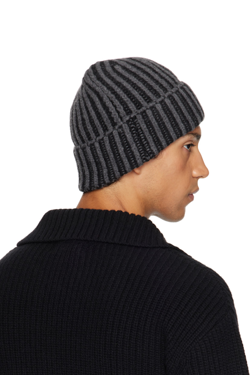 Knit wool beanie.

· Knit stripes throughout
· Rolled brim

Supplier color: Grey