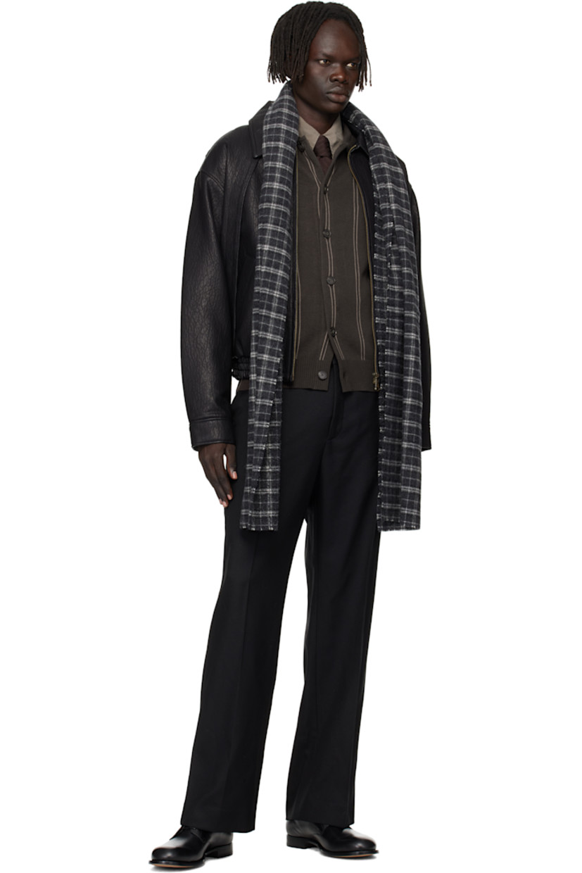 Rectangular wool-blend flannel scarf.

· Check pattern throughout
· Logo patch at face
· Fringed detailing at edges
· L82" x W15"

Supplier color: Dark grey check fuzz