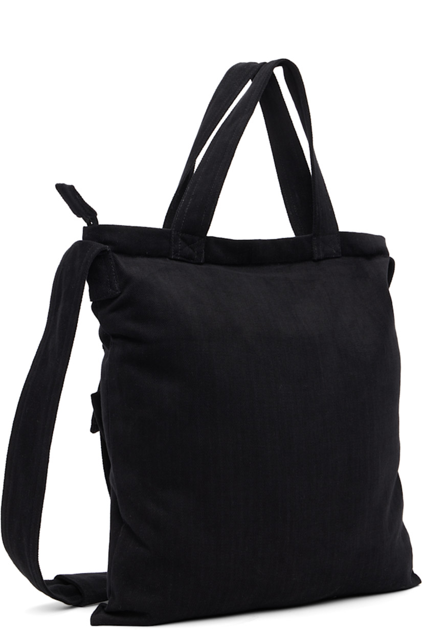 Brushed twill messenger bag.

· Fixed carry handles
· Fixed shoulder strap
· Logo patch and flap pocket at face
· Zip closure
· Patch pocket at interior
· H14.5" x W13.5" x D1"

Supplier color: Brushed black twill