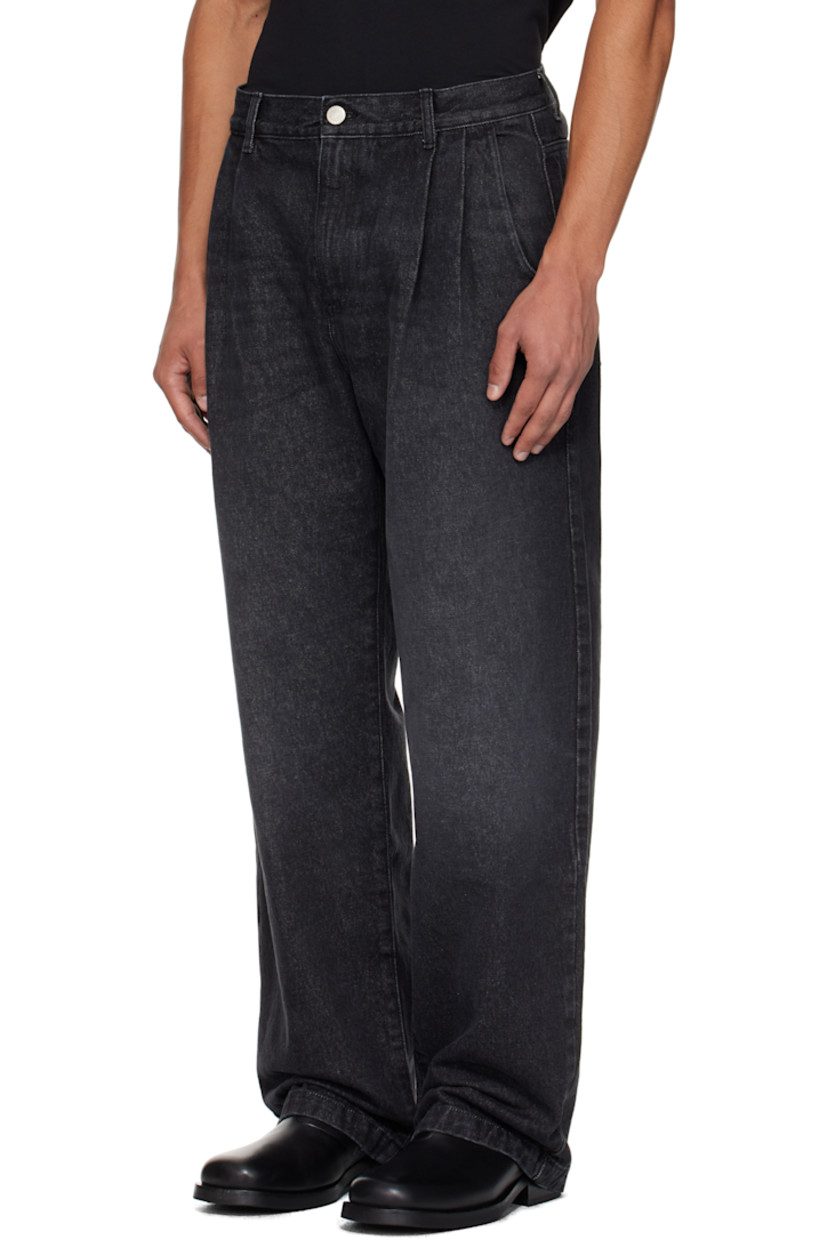 Non-stretch organic cotton denim jeans.

· Fading throughout
· Belt loops
· Four-pocket styling
· Zip fly
· Pleats at front

Supplier color: Faded black