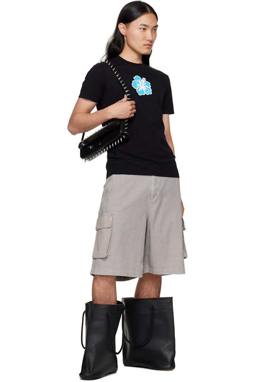 Structured croc-embossed leather messenger bag.

· Studs throughout
· Fixed shoulder strap
· Silver-tone logo stamp at face
· Magnetic flap
· Patch pocket and D-ring at interior
· Silver-tone hardware
· H4" x W11.75" x D2"

Supplier color: Black crocco