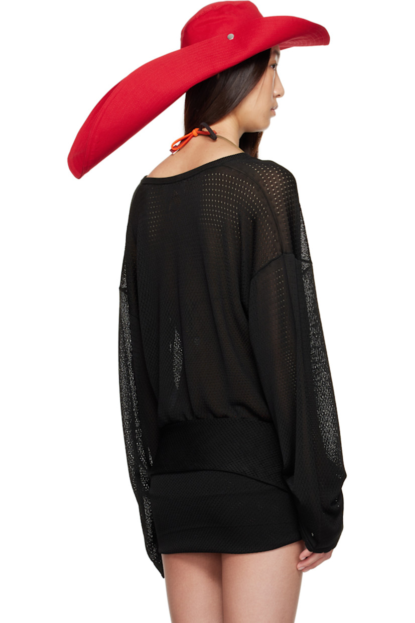 Cotton twill hat.

· Logo embroidered at face and brim
· Press-stud fastening at sides
· Quilted brim
· Full twill lining

Supplier color: Red