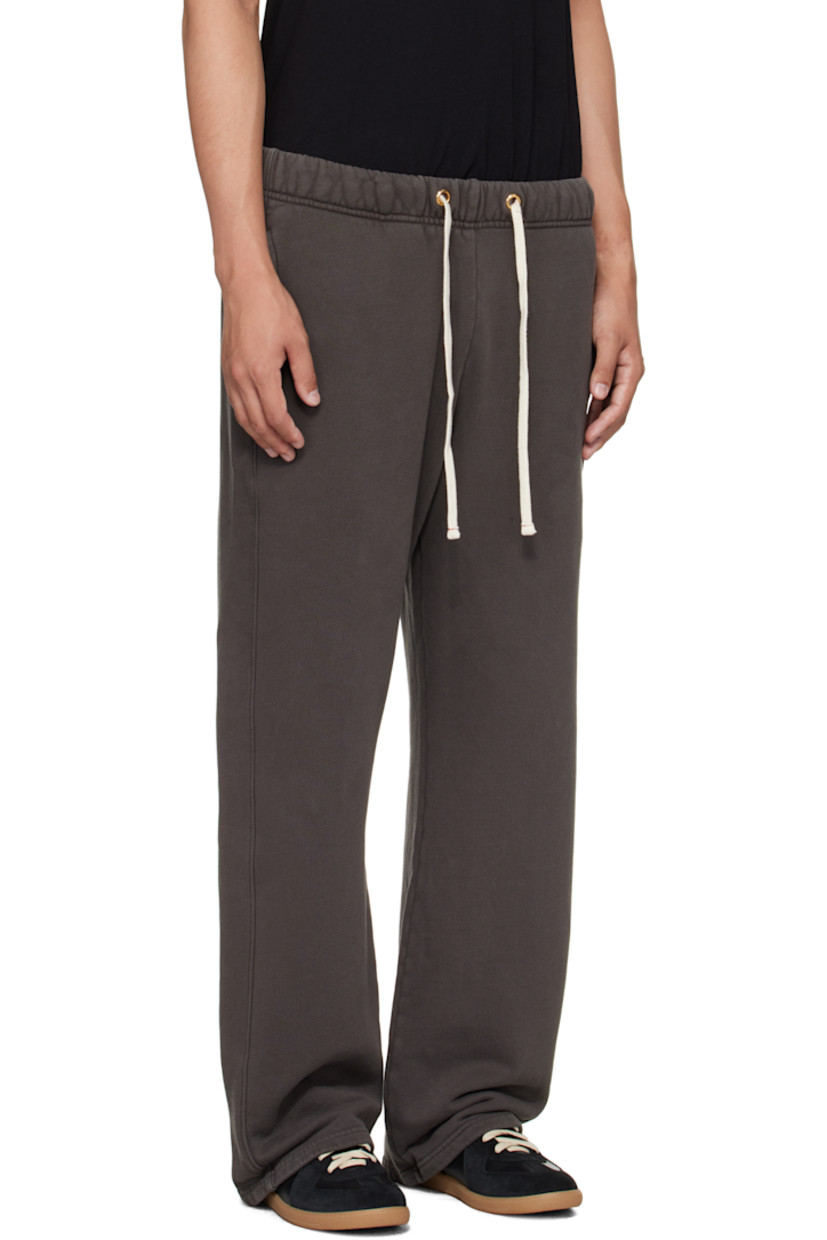 Heavyweight brushed cotton fleece sweatpants.

· Pre-shrunk and garment-dyed
· Fading throughout
· Drawstring at elasticized waistband
· Two-pocket styling

Supplier color: Vintage black