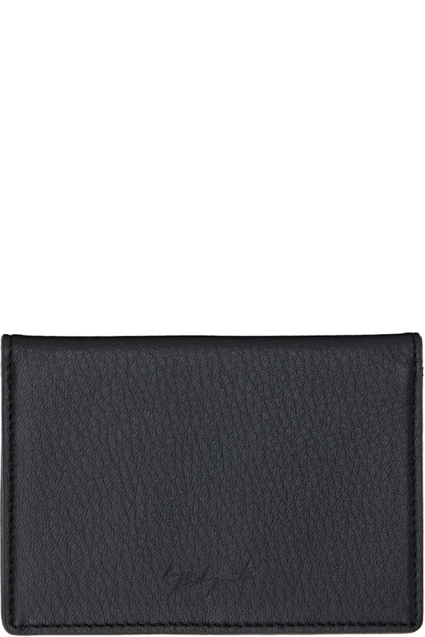 Grained leather bifold card holder. 

· Embossed logo at face
· Four card slots at interior 
· H3" x W4.5"

Part of the discord YOHJI YAMAMOTO collection.

Supplier color: Black