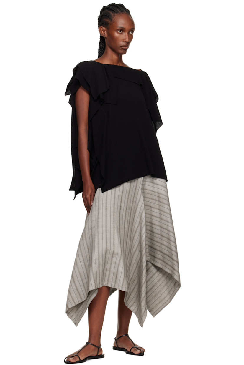 Cotton- and linen-blend herringbone midi skirt.

· Stripes throughout
· Asymmetrical construction
· Single-pocket styling
· Handkerchief hem
· Zip closure at back

Supplier color: Grey