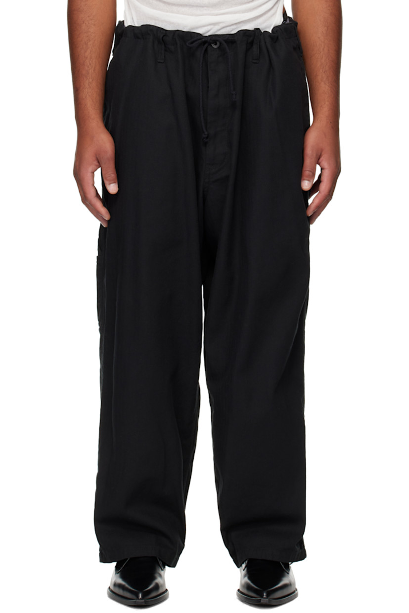 Cotton herringbone trousers.

· Drawstring at waistband 
· Belt loops
�· Four-pocket styling
· Zip fly 
· Hammer loop and patch pocket at outseams

Supplier color: Black