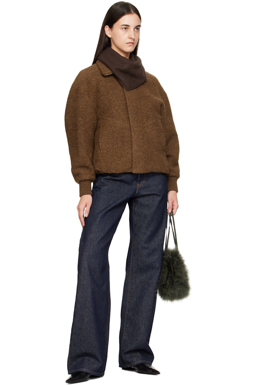 Turkey feather pouch.

· Twin carry handles
· Drawstring closure at throat
· Card slot at interior
· Plain-woven lining
· H9" x W9"

Supplier color: Amazone

Body: 100% turkey feather.