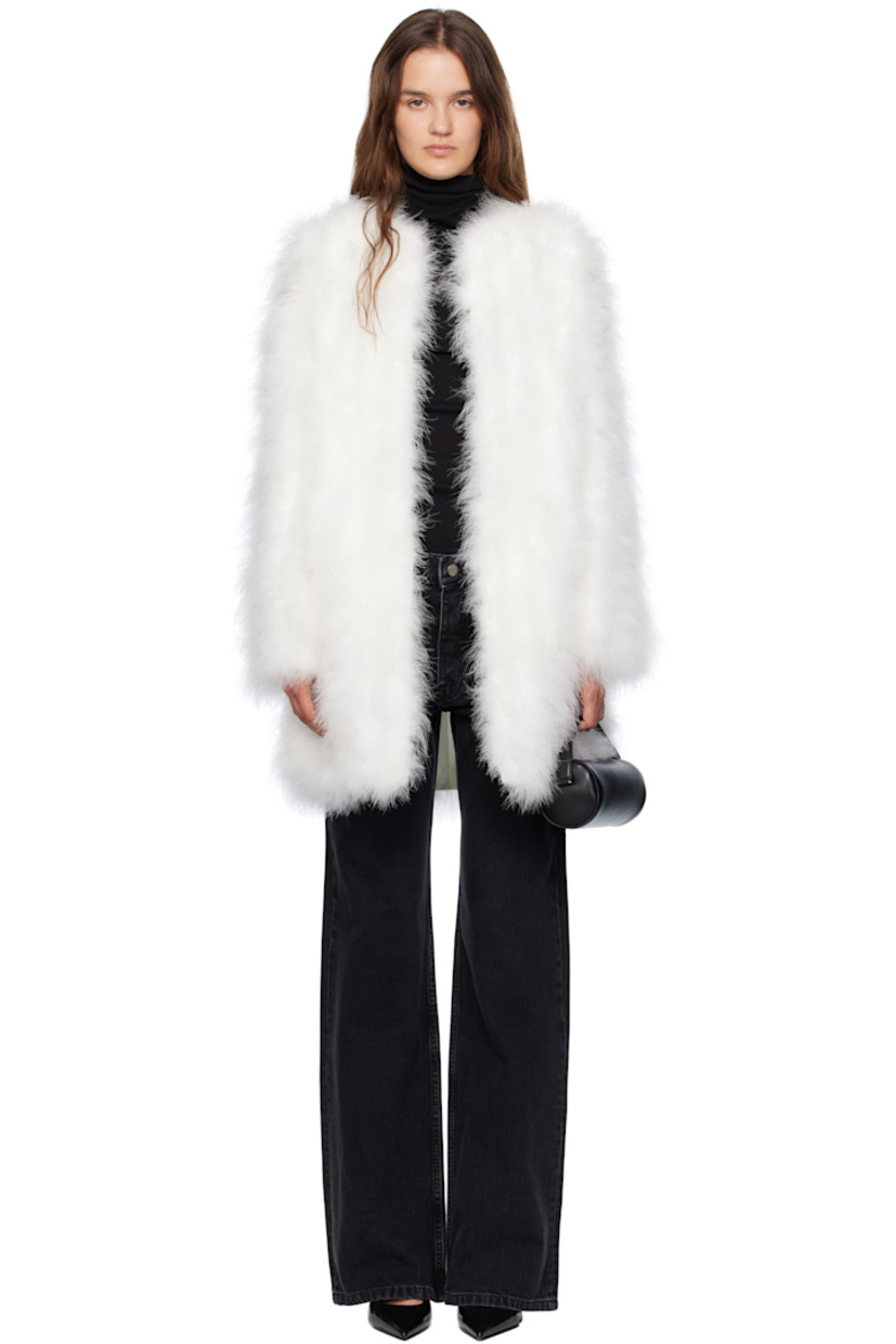Turkey feather coat.

· Round neck
· Hook-eye closure
· Welt pockets at waist
· Silk satin lining

Supplier color: Meringue

Body: 100% turkey feathers.