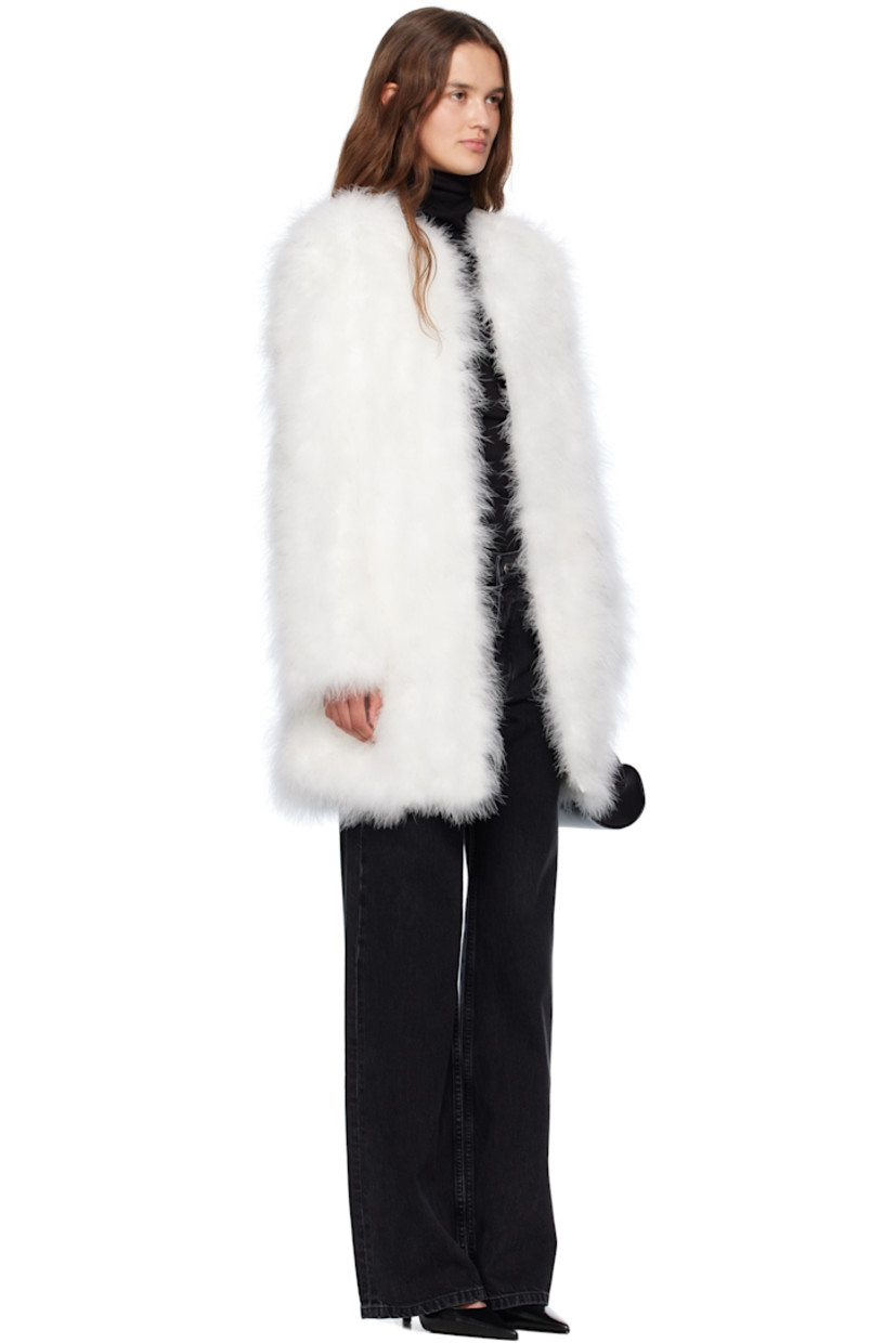 Turkey feather coat.

· Round neck
· Hook-eye closure
· Welt pockets at waist
· Silk satin lining

Supplier color: Meringue

Body: 100% turkey feathers.