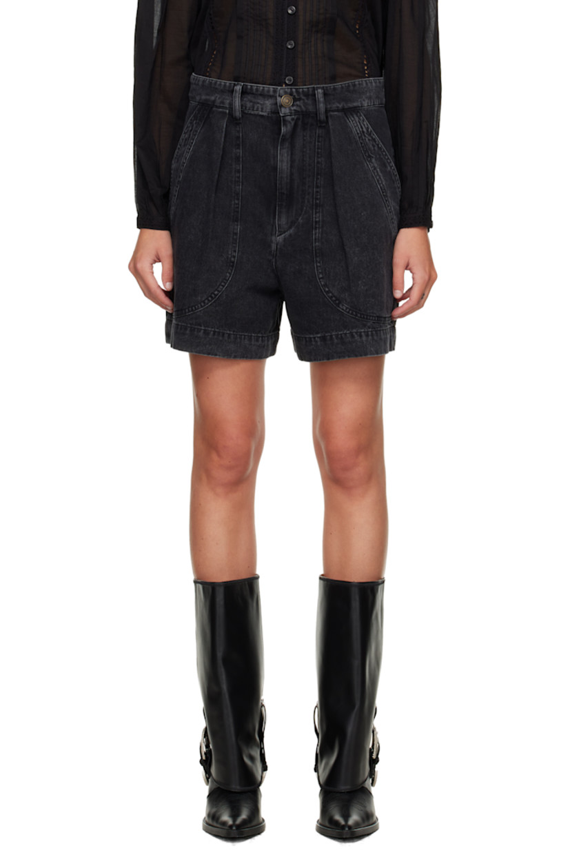 Non-stretch denim shorts.

· Fading throughout 
�· Belt loops
· Four-pocket styling
· Zip fly 
· Pleats at front 
· Logo patch at back waistband

Supplier color: Vintage black