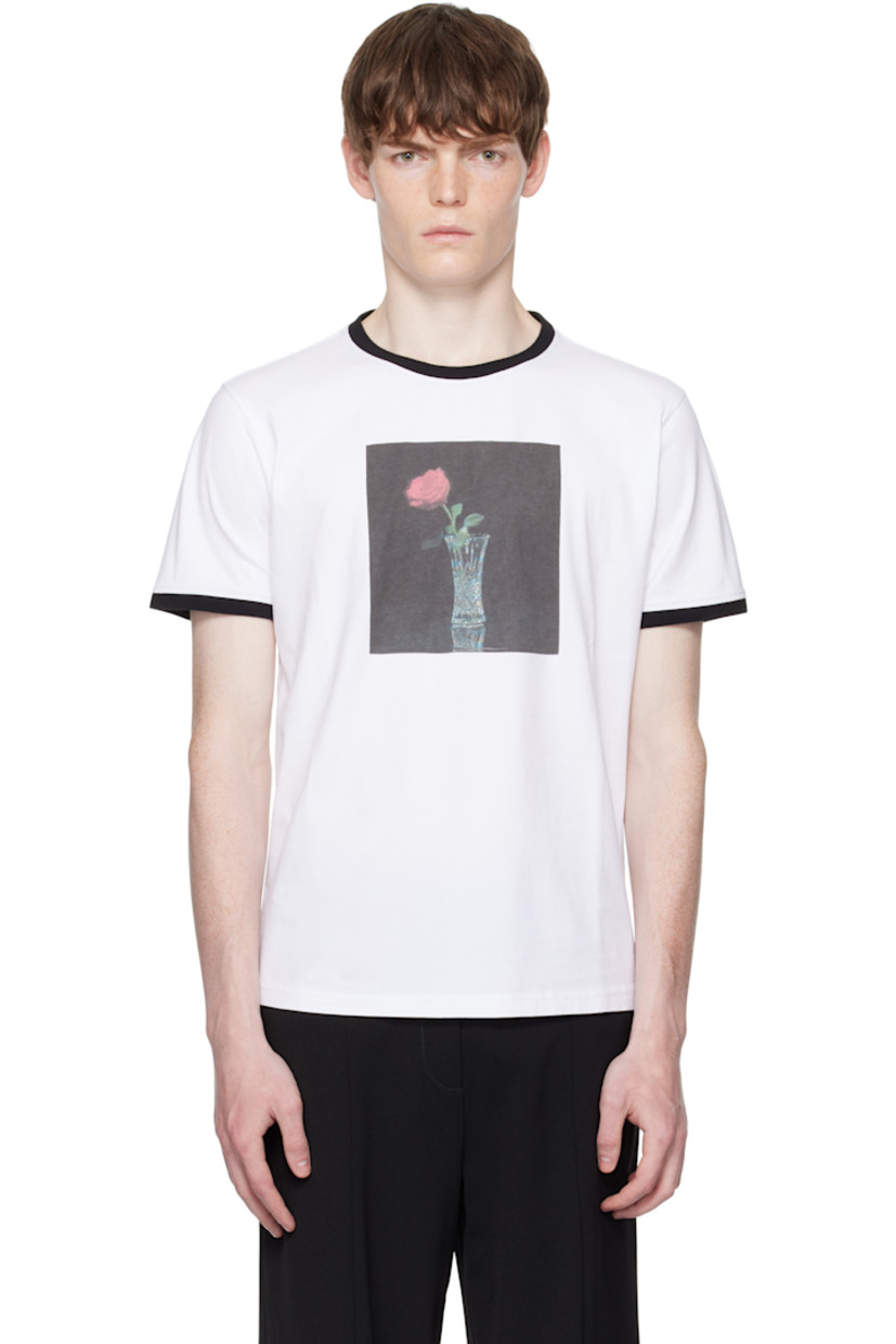 Organic cotton jersey T-shirt.

· Contrast rib-knit crewneck and cuffs
· Graphic printed at front

Supplier color: White/Black Rose