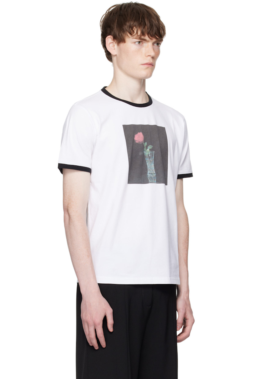 Organic cotton jersey T-shirt.

· Contrast rib-knit crewneck and cuffs
· Graphic printed at front

Supplier color: White/Black Rose