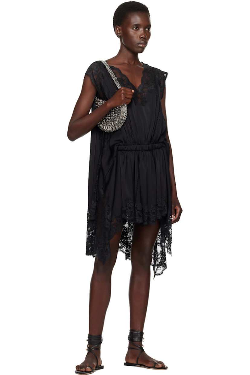 Handcrafted chain-mail-style shoulder bag in silver-tone brass.

· Fixed shoulder strap
· Open throat
· Unlined
· H5" x W7" x D1"

Supplier color: Silver