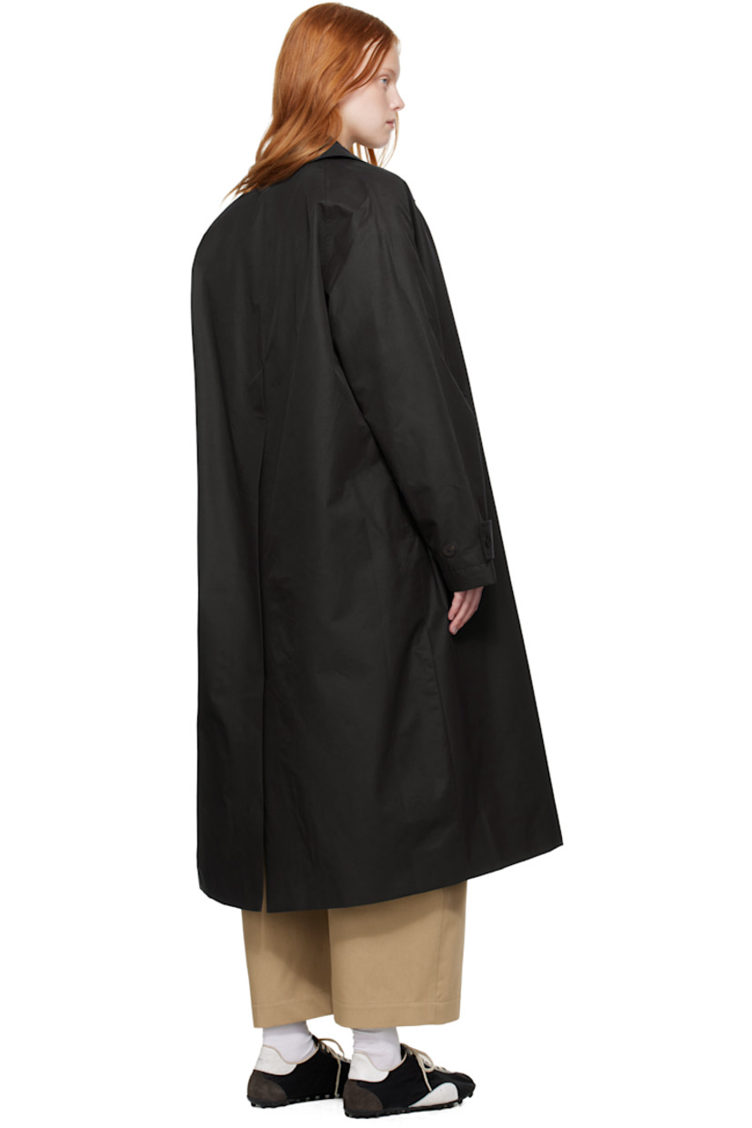 Lightweight cotton-blend gabardine trench coat.

· Water-repellent
· Hook-eye fastening at spread collar
· Concealed button closure
· Welt pockets
· Raglan sleeves
· Adjustable button tab at cuffs
· Central vent at back hem
· Patch pocket at interior
· Full twill lining

Supplier color: Dark navy