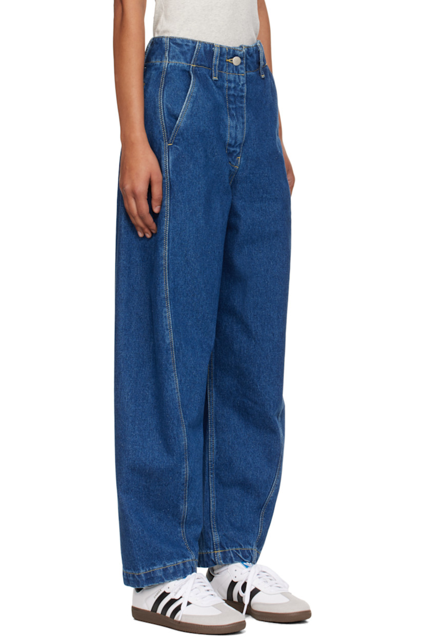 Non-stretch raw R-TWO™ denim jeans. 

· Fading throughout
· Belt loops
· Four-pocket styling
· Zip fly
· Cropped leg
· Curved outseams
· Locker loop and logo patch at back waistband
· Contrast stitching in yellow

Supplier color: Indigo