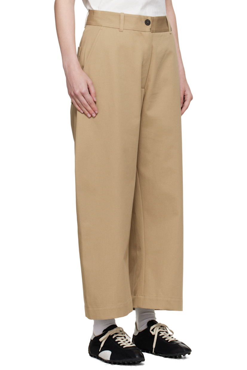 Cotton twill trousers.

· Wide-leg
· Belt loops
· Four-pocket styling
· Zip fly
· Cropped leg
· Dropped inseam

Supplier color: Reed