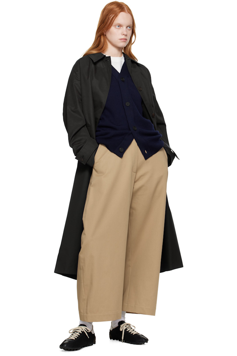Cotton twill trousers.

· Wide-leg
· Belt loops
· Four-pocket styling
· Zip fly
· Cropped leg
· Dropped inseam

Supplier color: Reed
