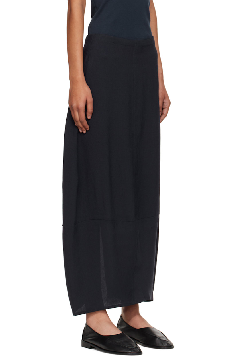 Twill midi skirt. 

· Wrinkle-resistant
· Central seam at front and back
· Two-pocket styling
· Concealed zip closure at back 
· Central vent at back hem 

Supplier color: Darkest navy