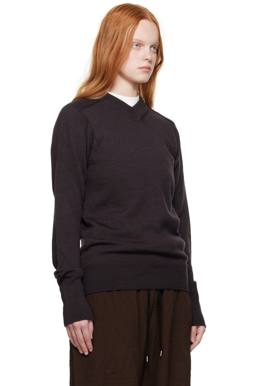 Knit extrafine merino wool sweater.

· Rib-knit V-neck, hem, and cuffs
· Saddle shoulders

Supplier color: Walnut