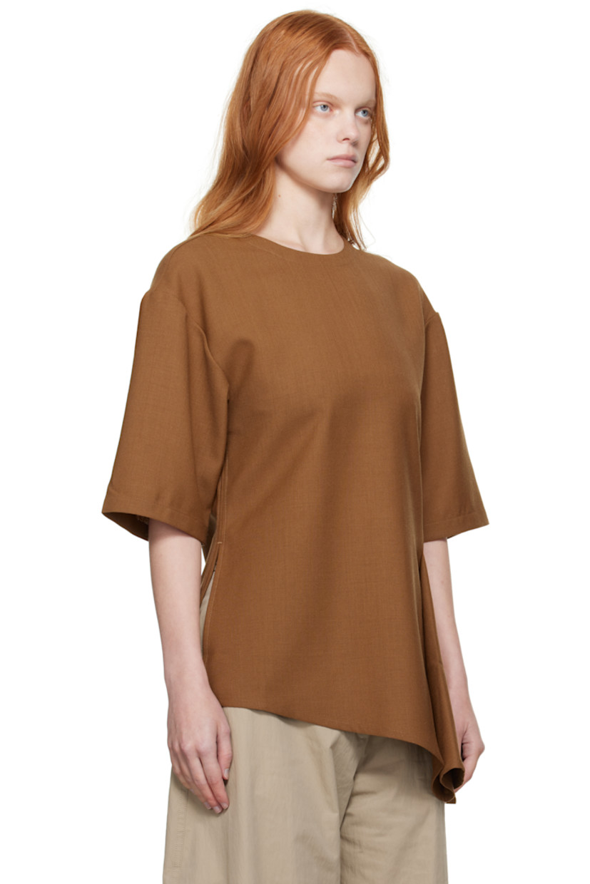 Wool canvas top.

· Crewneck
· Asymmetrical hem
· Vent at side seam
· Button fastening at back collar

Supplier color: Tobacco