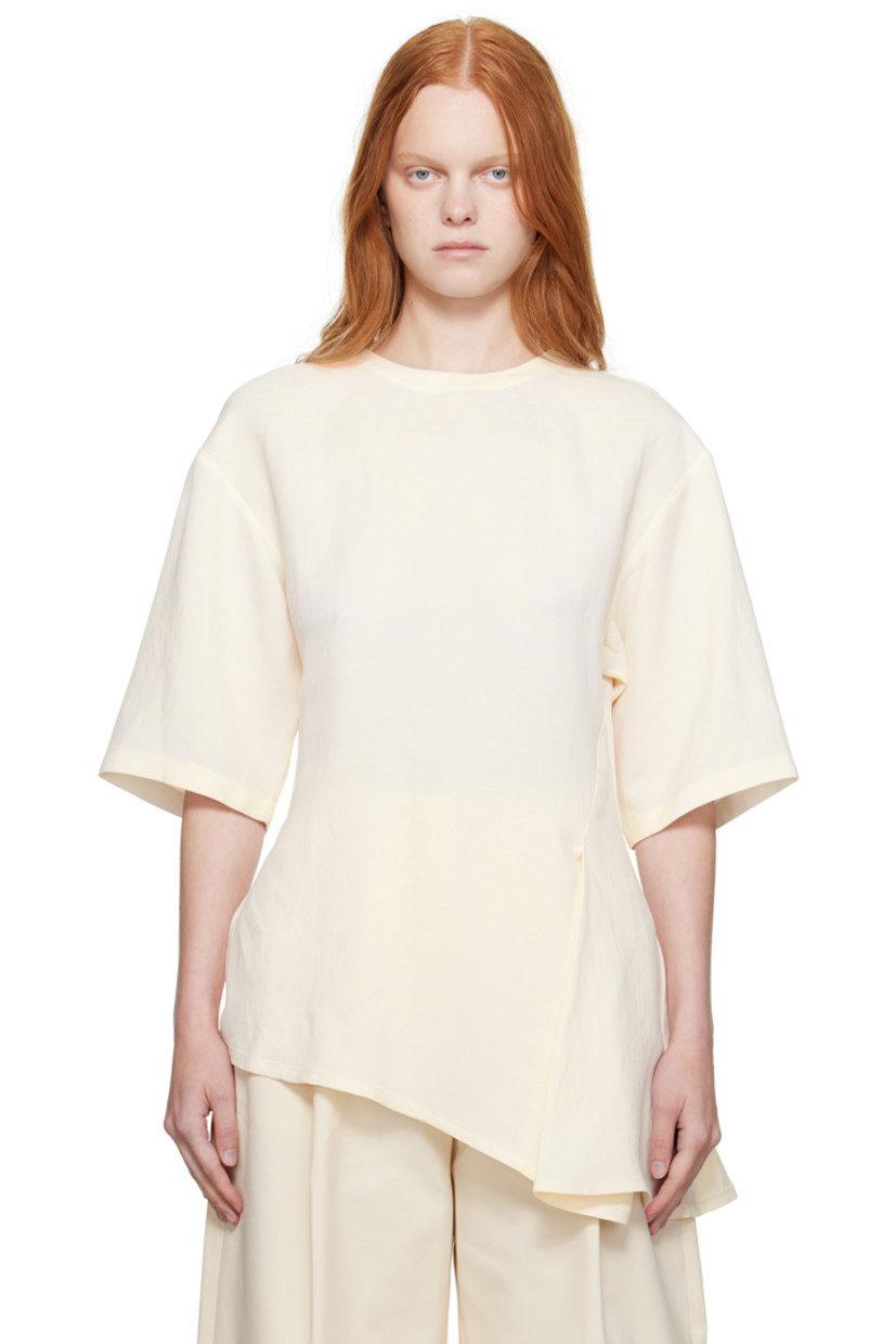 Wool canvas top.

· Crewneck
· Asymmetrical hem
· Vent at side seam
· Button fastening at back collar

Supplier color: Chalk