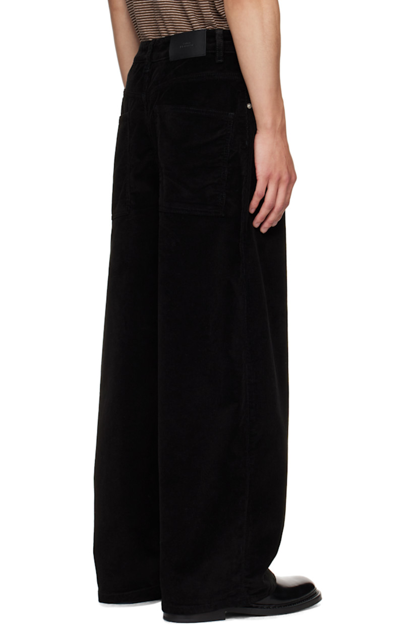 Stretch cotton corduroy trousers.

· Belt loops
· Five-pocket styling
· Zip fly
· Logo patch at back waistband

Supplier color: Black