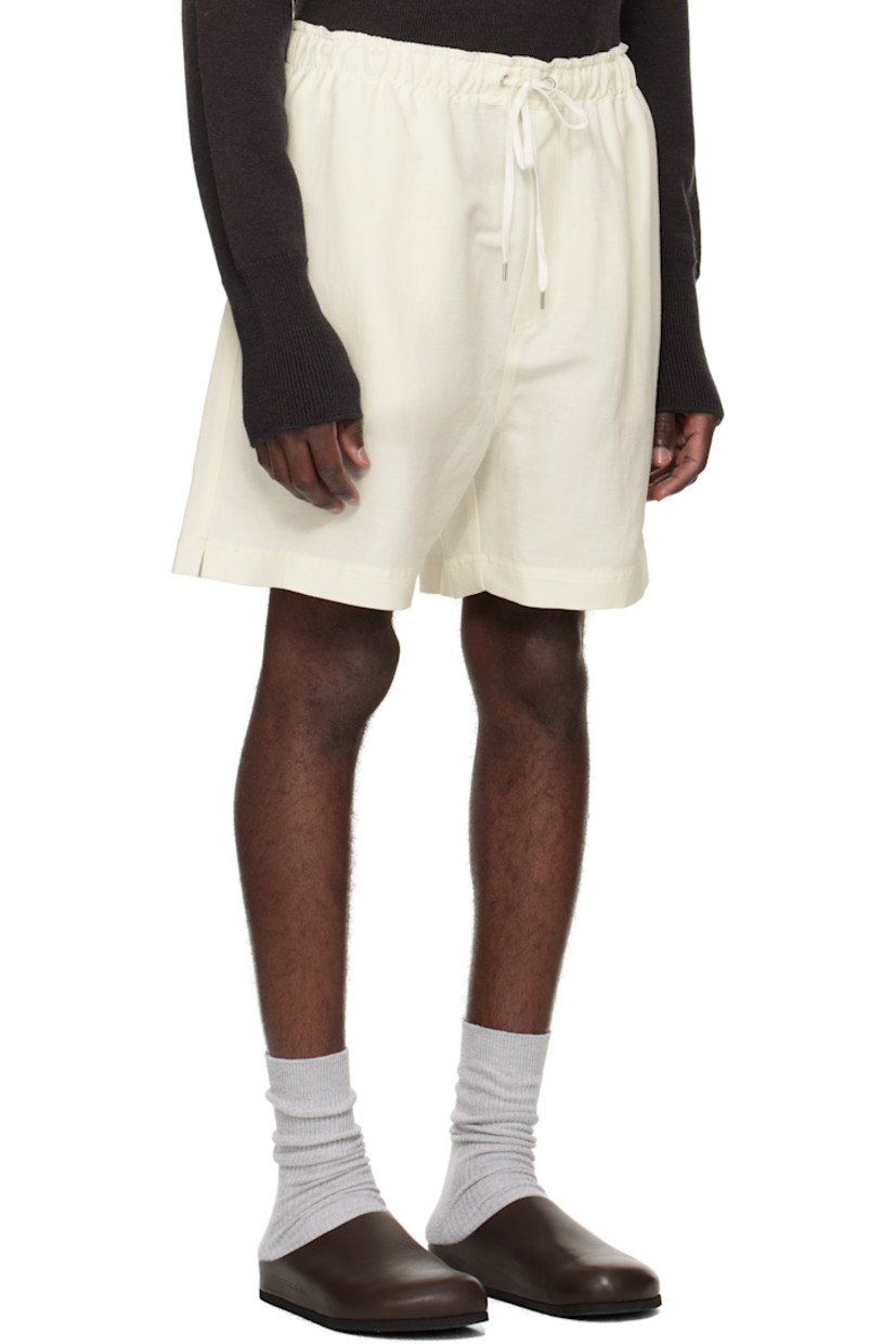 Linen- and wool-blend twill shorts.

· Drawstring at elasticized waistband
· Three-pocket styling
· Vented cuffs

Supplier color: Parchment