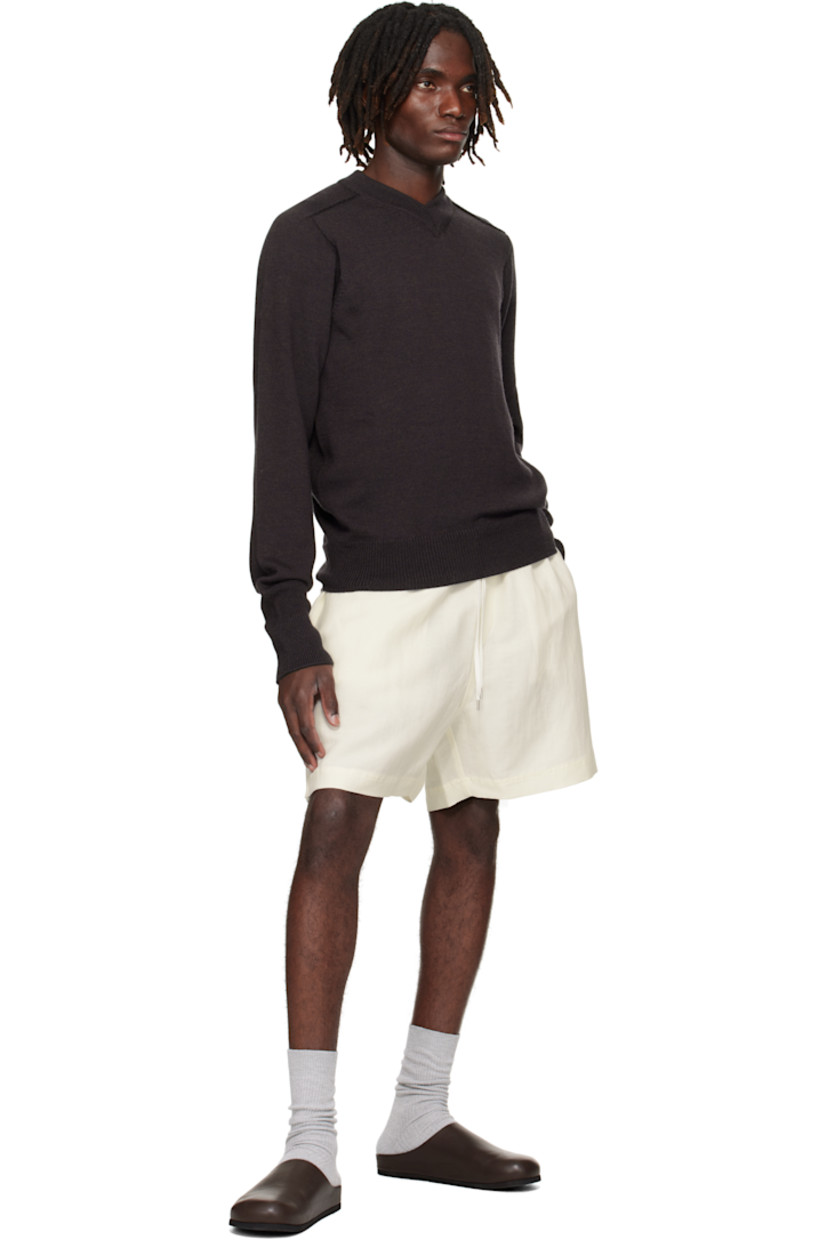 Linen- and wool-blend twill shorts.

· Drawstring at elasticized waistband
· Three-pocket styling
· Vented cuffs

Supplier color: Parchment