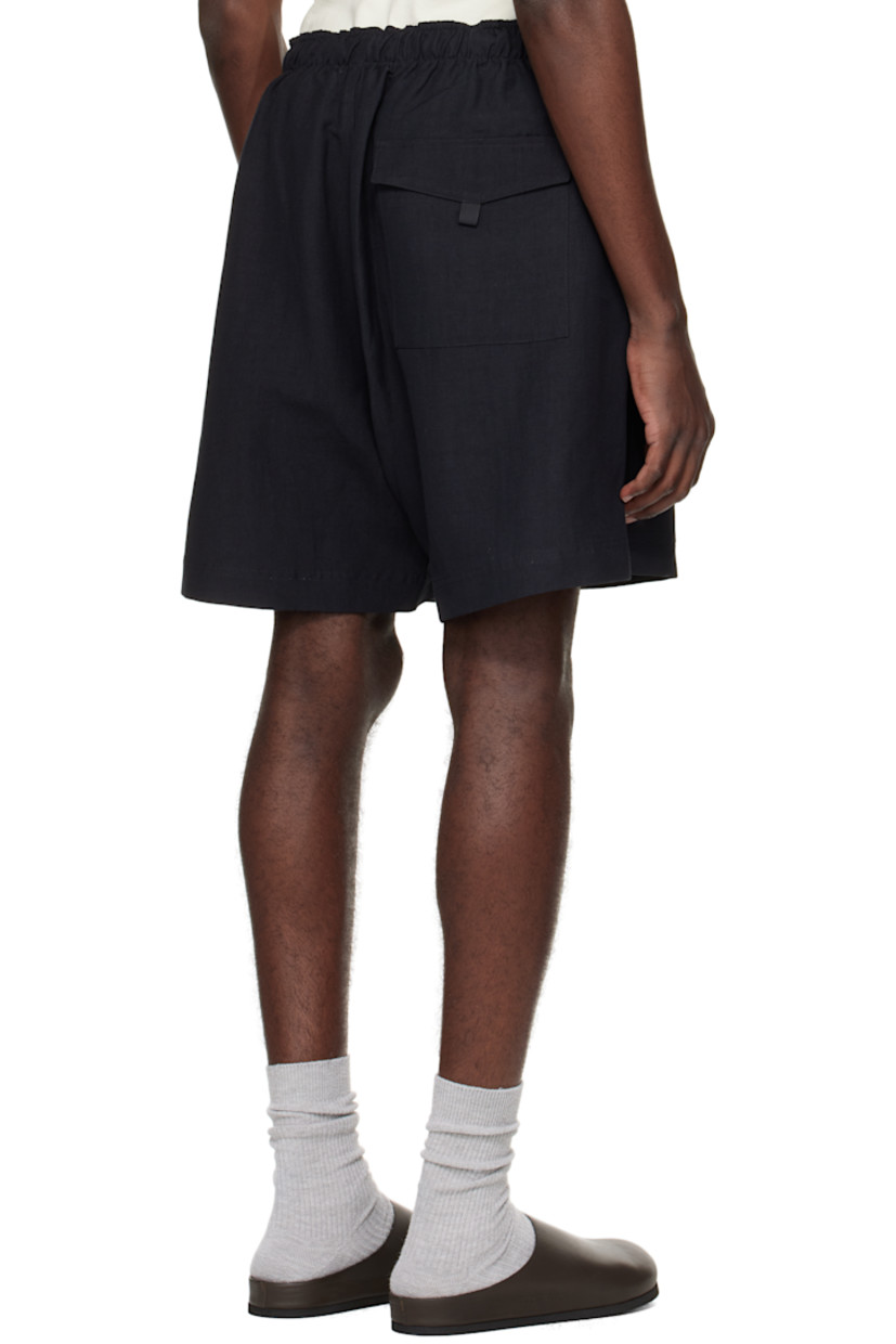 Linen- and wool-blend twill shorts.

· Drawstring at elasticized waistband
· Three-pocket styling
· Vented cuffs

Supplier color: Darkest Navy