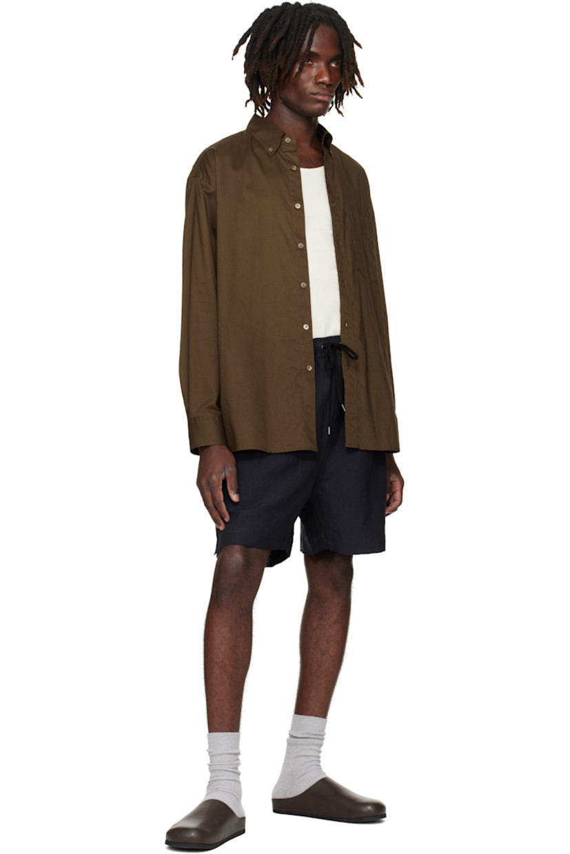 Linen- and wool-blend twill shorts.

· Drawstring at elasticized waistband
· Three-pocket styling
· Vented cuffs

Supplier color: Darkest Navy
