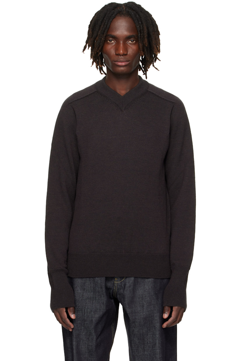 Knit extrafine merino wool sweater.

· Rib-knit V-neck, hem, and cuffs
· Saddle shoulders

Supplier color: Walnut