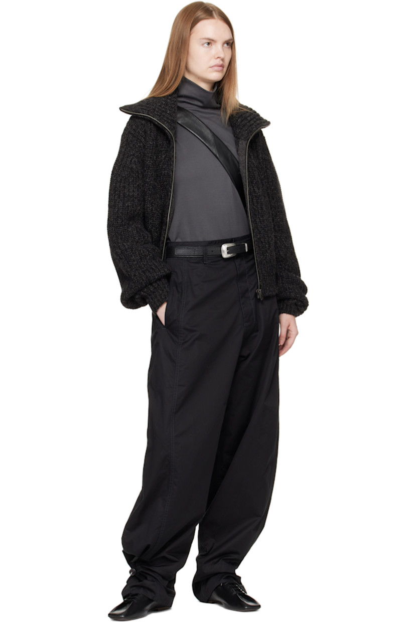 LWG-certified pebble-grained leather belt. 

· Keeper loop hardware and rivets at front 
· Pin-buckle fastening 
· Textured silver-tone hardware 

Supplier color: Black