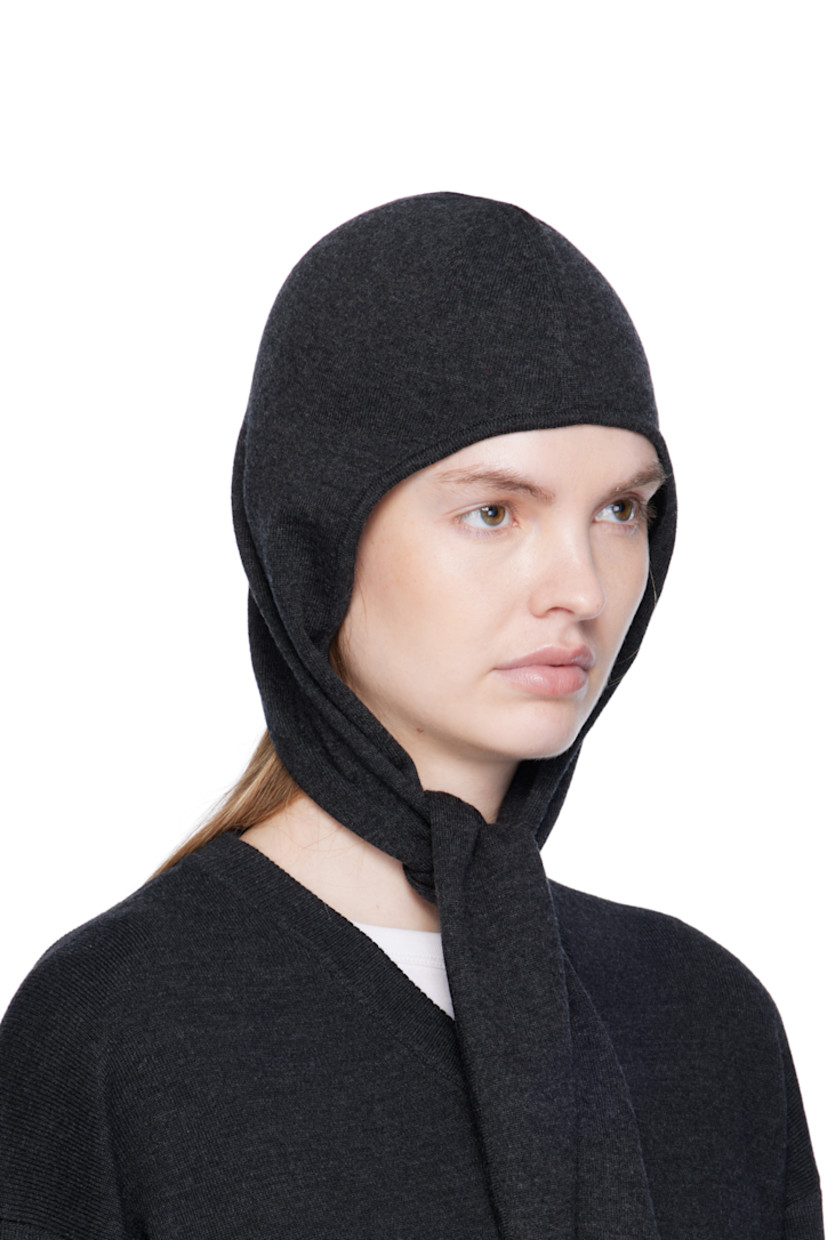 Knit wool hood. Extended self-tie straps.

Supplier color: Anthracite melange