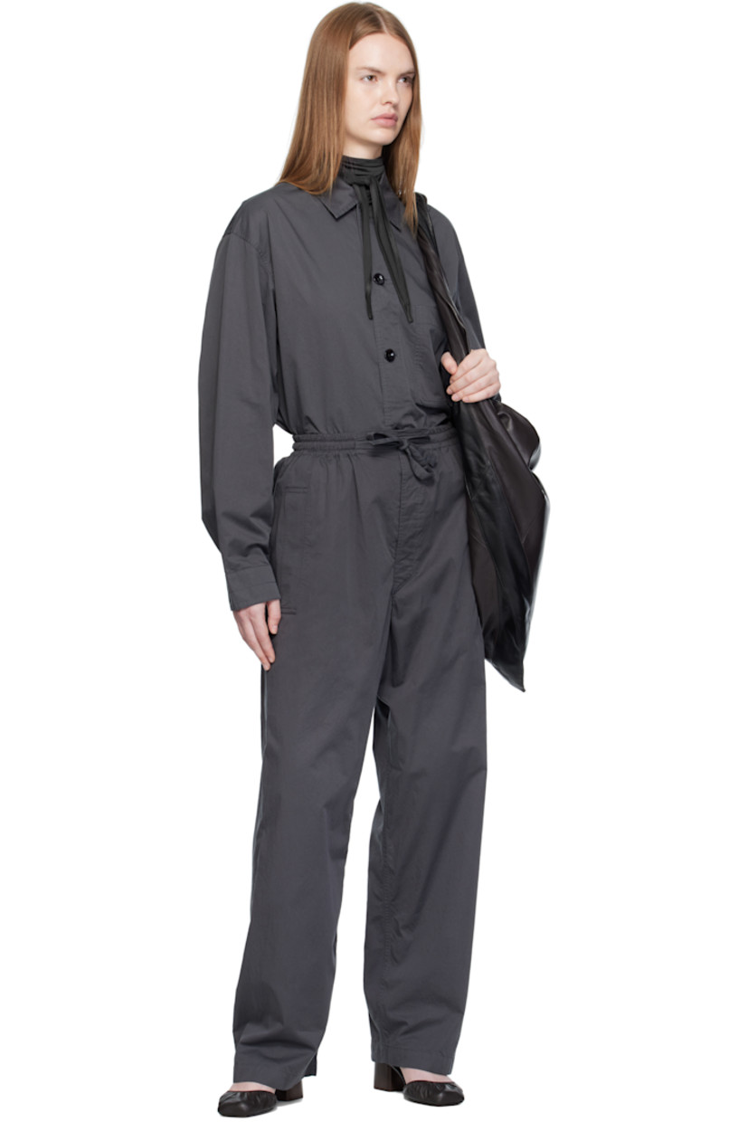Lightweight cotton sateen shirt.

· Spread collar
· Button closure
· Patch pocket at chest
· Vented side seams
· Dropped shoulders
· Buttoned barrel cuffs

Supplier color: Carbon grey