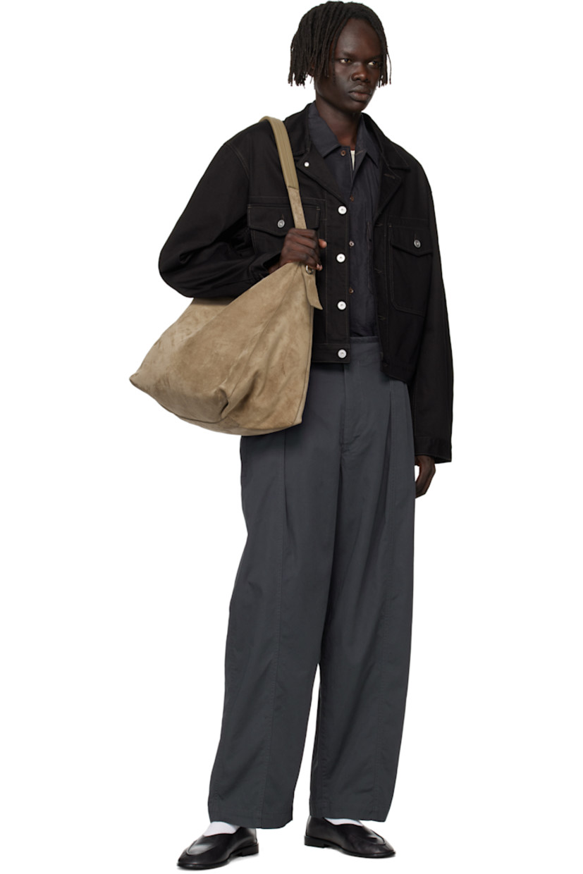 Heavyweight canvas shoulder bag.

· LWG Gold-certified leather trim throughout
· Adjustable and detachable belt-style shoulder strap
· D-ring at side
· Zip closure
· Zip pocket at interior
· Detachable base panel at interior
· Unlined
· H15" x W16" x D9"

Supplier color: Pebble