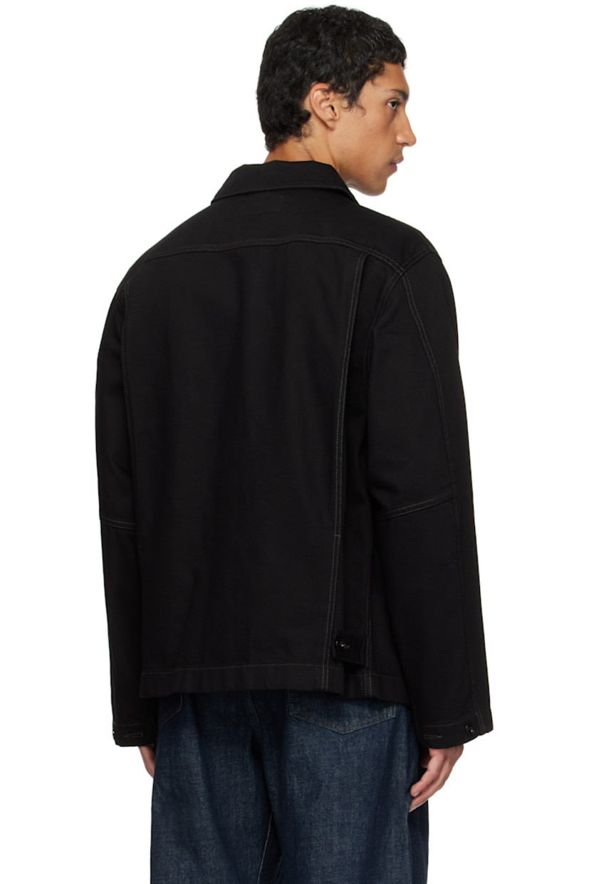 Non-stretch denim jacket.

· Spread collar
· Button closure
· Welt pocket at chest
· Flap pockets at front
· Button fastening at cuffs
· Adjustable button tabs at back hem

Supplier color: Black