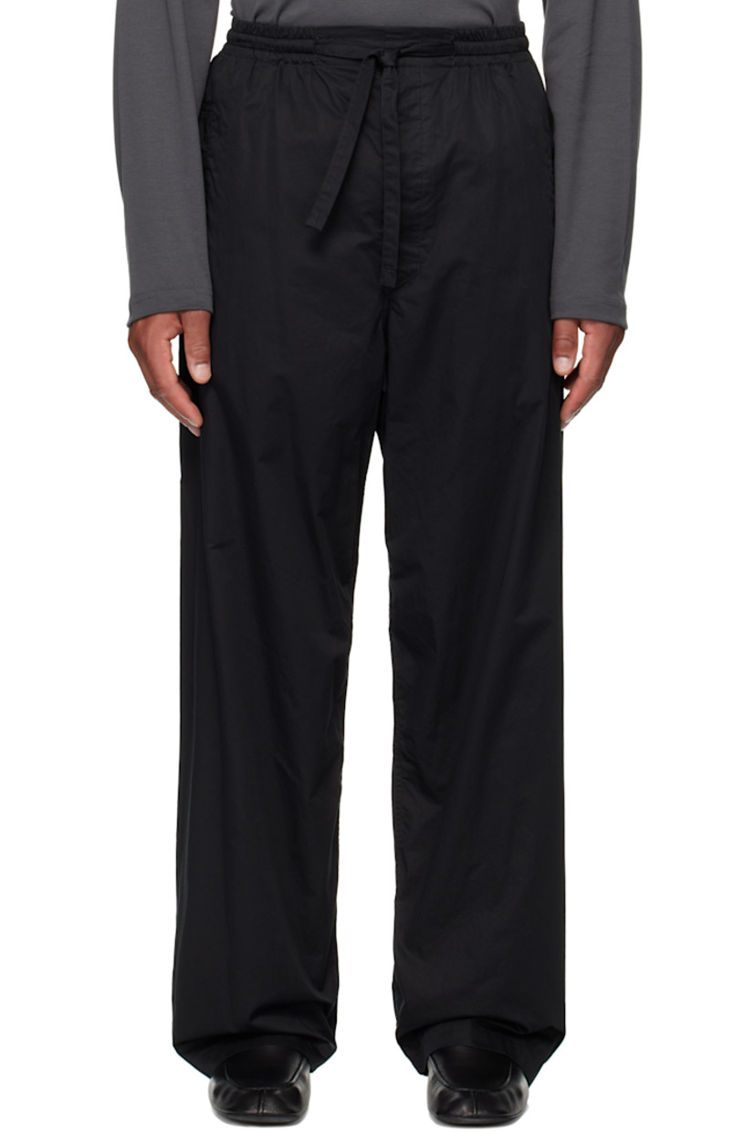 Cotton poplin trousers.

· Drawstring at elasticized waistband
· Three-pocket styling
· Button fly 

Supplier color: Black