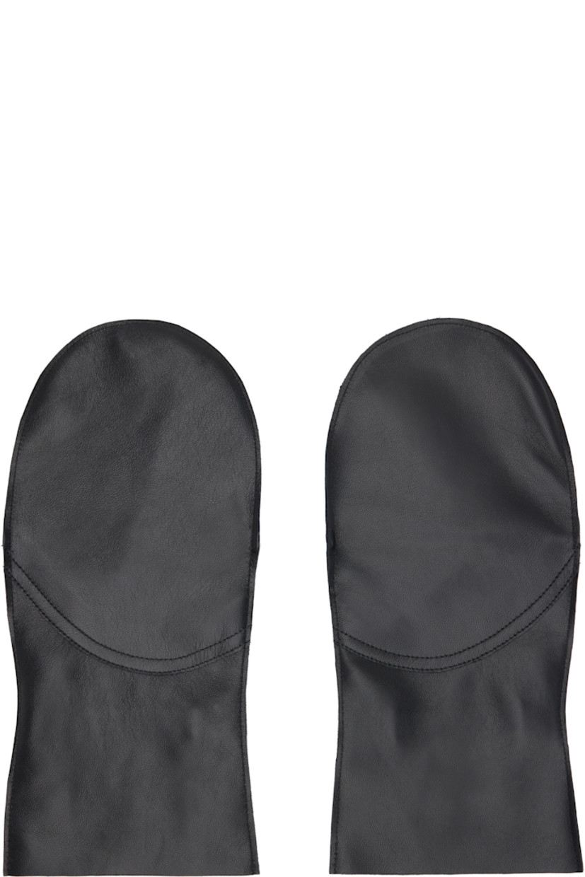 Grained lambskin mittens.

· Raw edges throughout
· Suede interior

Supplier color: Black