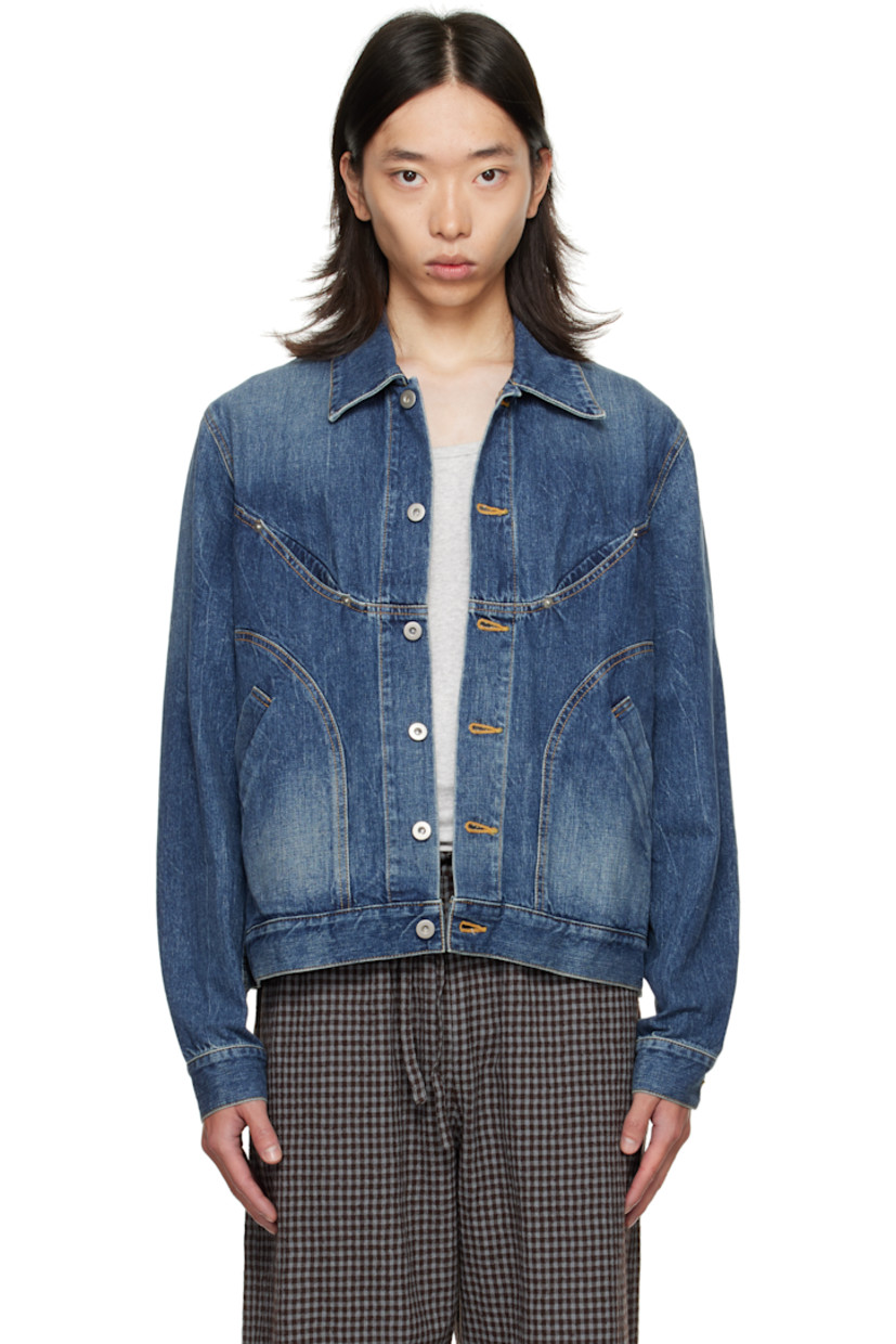 Non-stretch denim jacket.

· Fading throughout
· Spread collar
· Button closure
· Welt pockets at front
· Cropped hem
· Buttoned barrel cuffs
· Adjustable button tabs and logo patch at back hem
· Contrast stitching in tan

Supplier color: Indigo wash