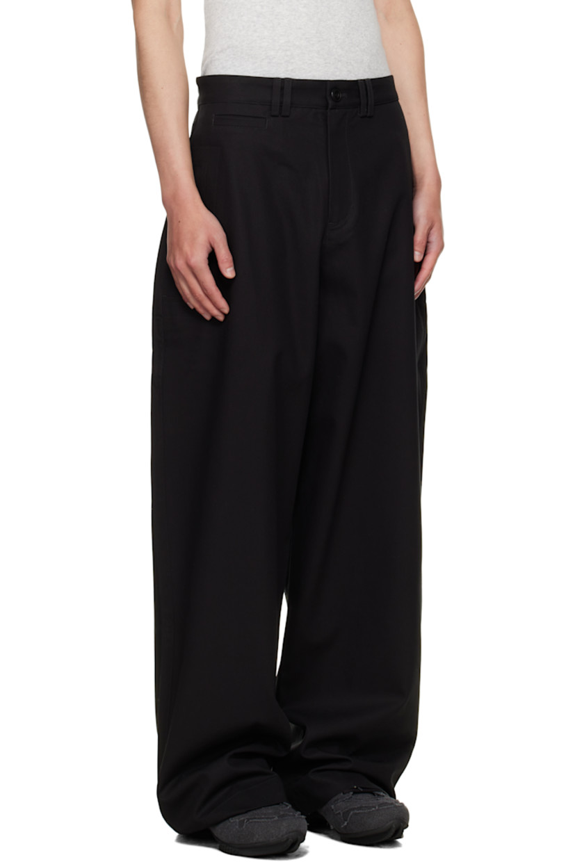 Cotton twill trousers.

· Wide-leg
· Belt loops
· Four-pocket styling
· Zip fly
· Inverted box pleat at front legs

Supplier color: Black