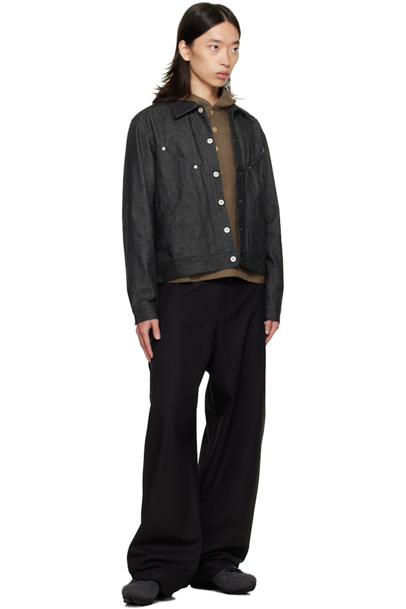 Cotton twill trousers.

· Wide-leg
· Belt loops
· Four-pocket styling
· Zip fly
· Inverted box pleat at front legs

Supplier color: Black