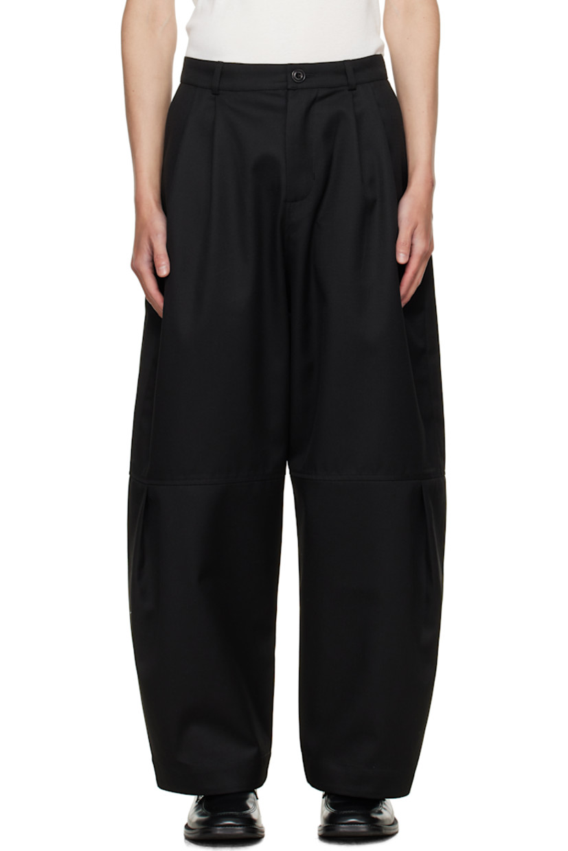 Cotton twill trousers.

· Wide-leg
· Belt loops
· Four-pocket styling
· Zip fly
· Pleats at front

Supplier color: Black