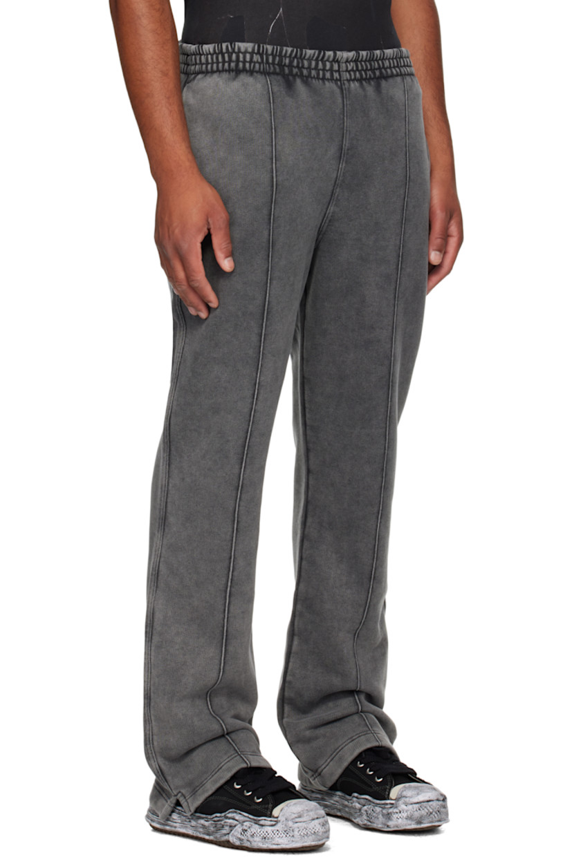 Heavyweight 500 gsm French terry sweatpants.

· Fading throughout
· Wide-leg
· Concealed drawstring at elasticized waistband
· Four-pocket styling
· Pinched seams at legs
· Logo plaque at seam pocket
· Vented outseams
· Logo embroidered at back patch pocket

Supplier color: Vintage Grey