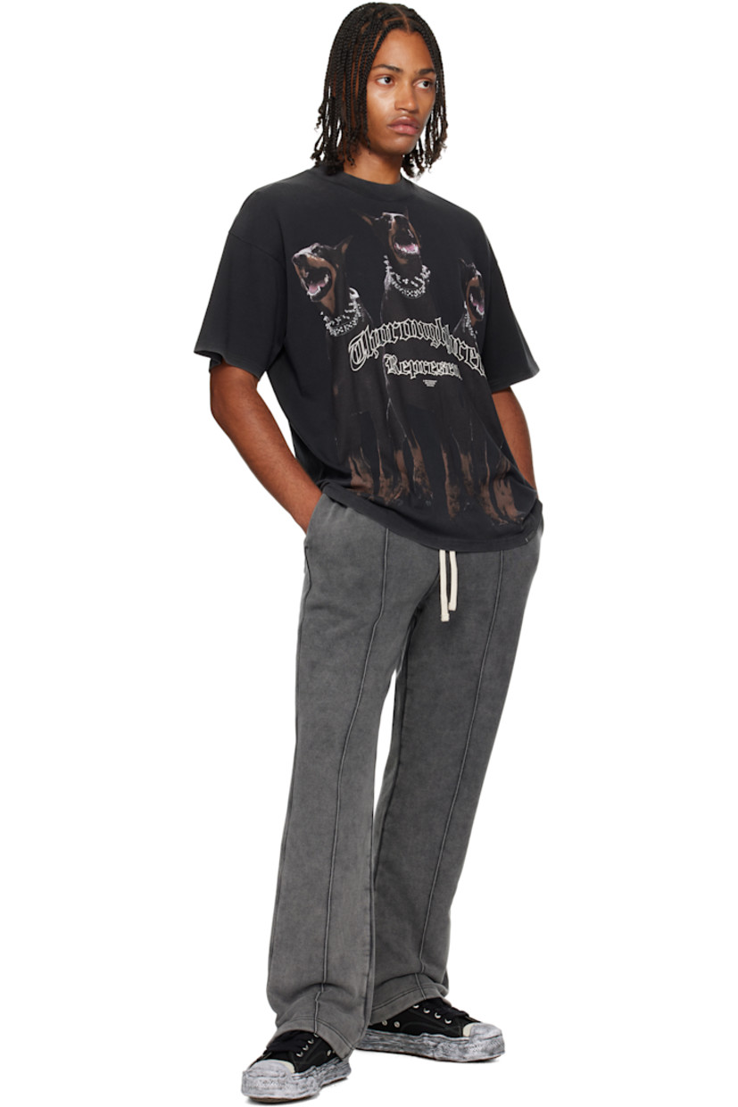 Heavyweight 500 gsm French terry sweatpants.

· Fading throughout
· Wide-leg
· Concealed drawstring at elasticized waistband
· Four-pocket styling
· Pinched seams at legs
· Logo plaque at seam pocket
· Vented outseams
· Logo embroidered at back patch pocket

Supplier color: Vintage Grey