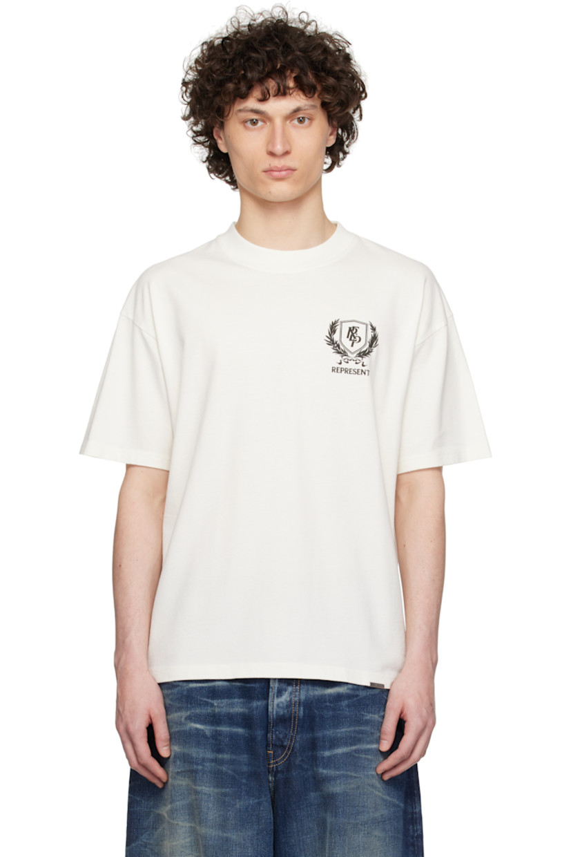 Oversized 220 gsm cotton jersey T-shirt.

· Rib-knit crewneck
· Logo graphic printed at chest
· Logo plaque at hem
· Dropped shoulders
· Logo, graphic, and text printed at back

Supplier color: Flat white