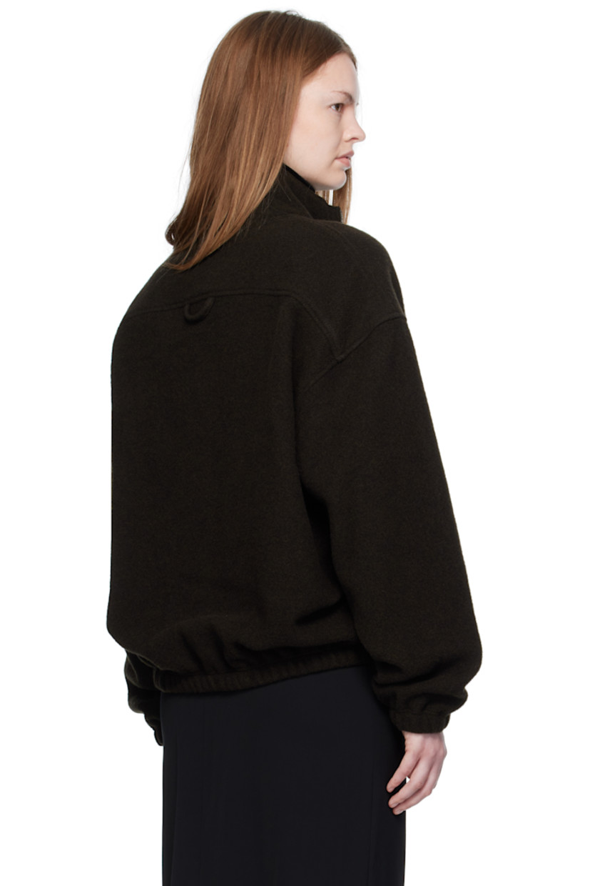 Lightweight virgin wool fleece sweater.

· Stand collar
· Half-zip closure
· Zip pocket at chest
· Elasticized hem and cuffs
· Locker loop at back yoke

Supplier color: Tourbe fleece