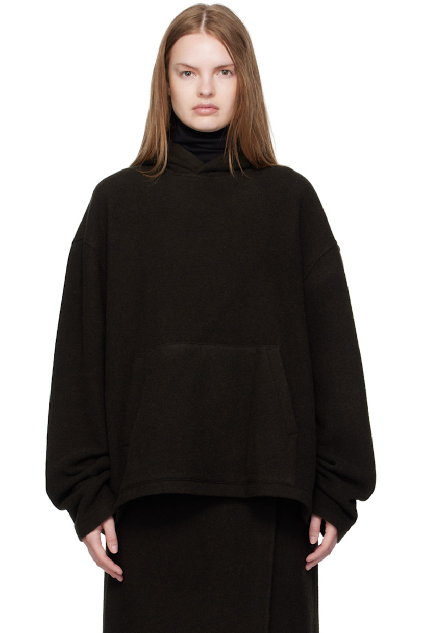 Virgin wool fleece hoodie. 

· Kangaroo pocket
· Dropped shoulders

Supplier color: Tourbe fleece