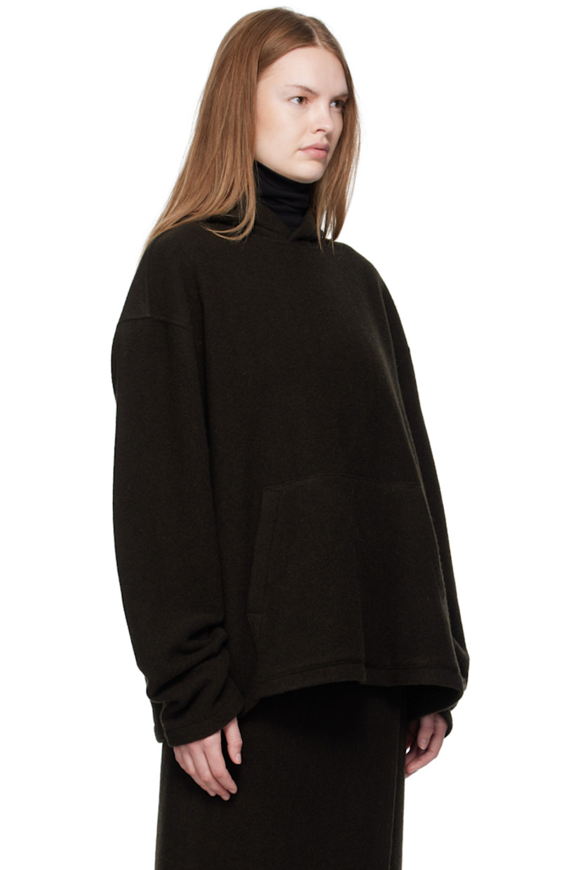 Virgin wool fleece hoodie. 

· Kangaroo pocket
· Dropped shoulders

Supplier color: Tourbe fleece